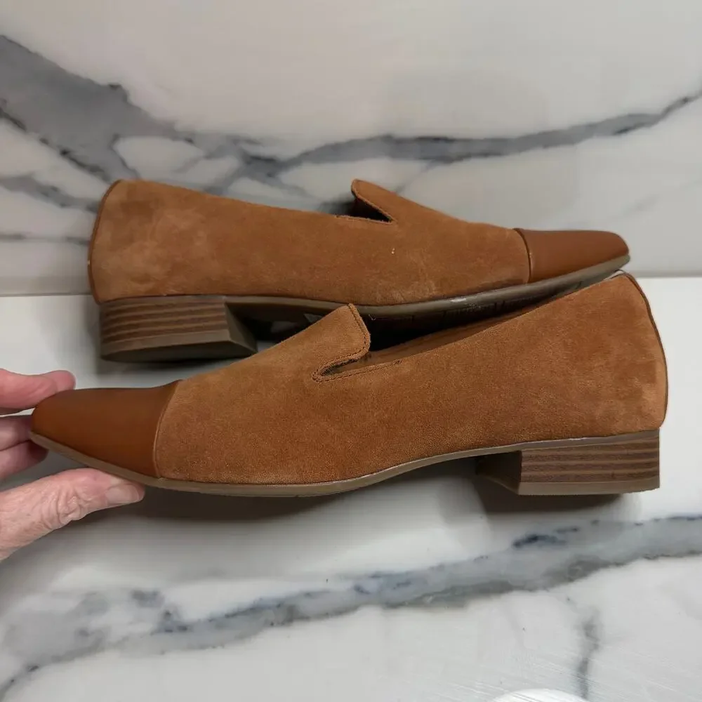 Clarks Women's Brown Suede Tilmont Step Loafers Sz 9.5 Classic Minimalist Preppy